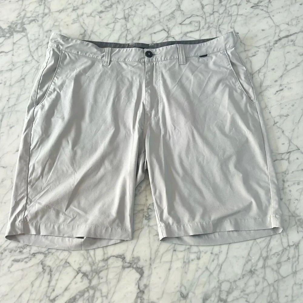 Travis Mathew Golf Shorts size 38 Light Gray Lightweight